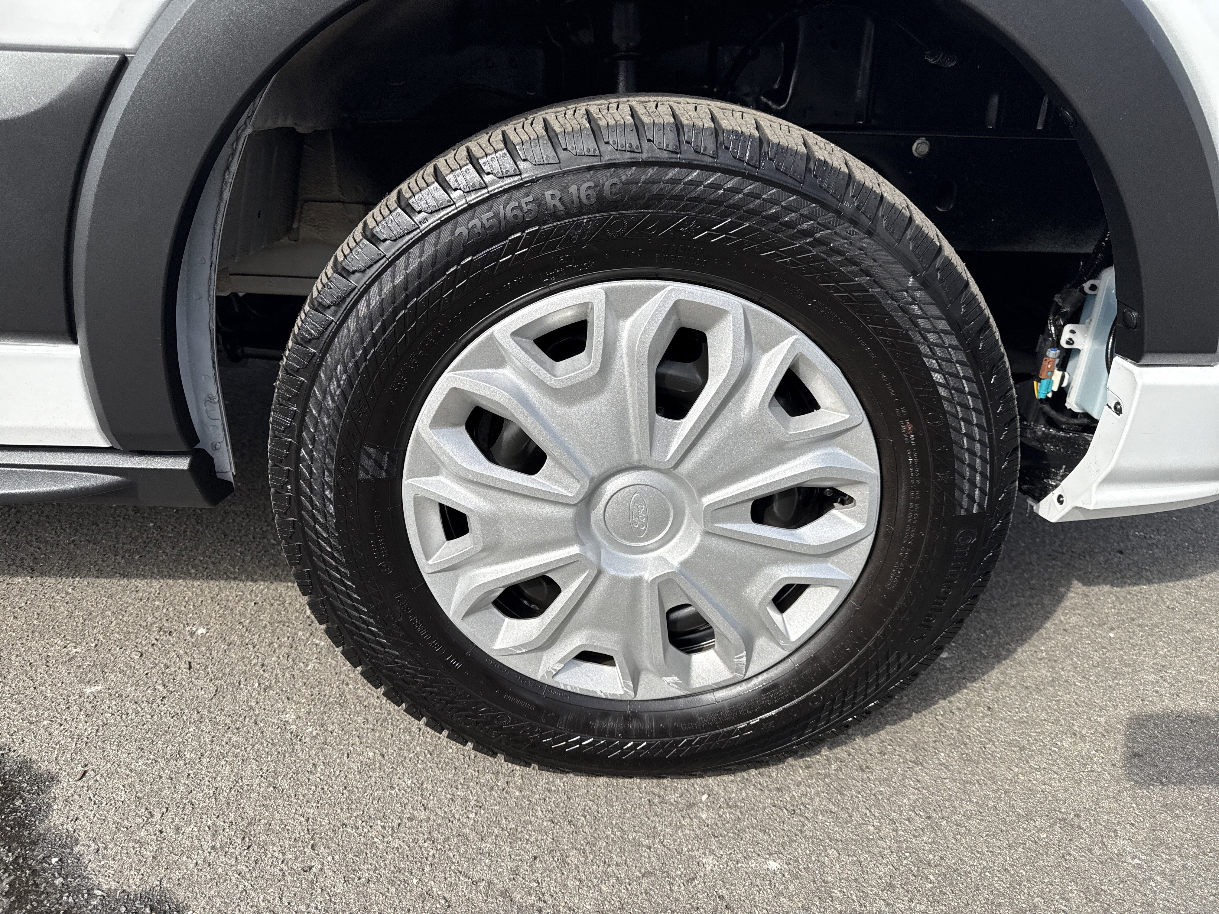 Used 2025 Ford Transit 350 XLT image 9