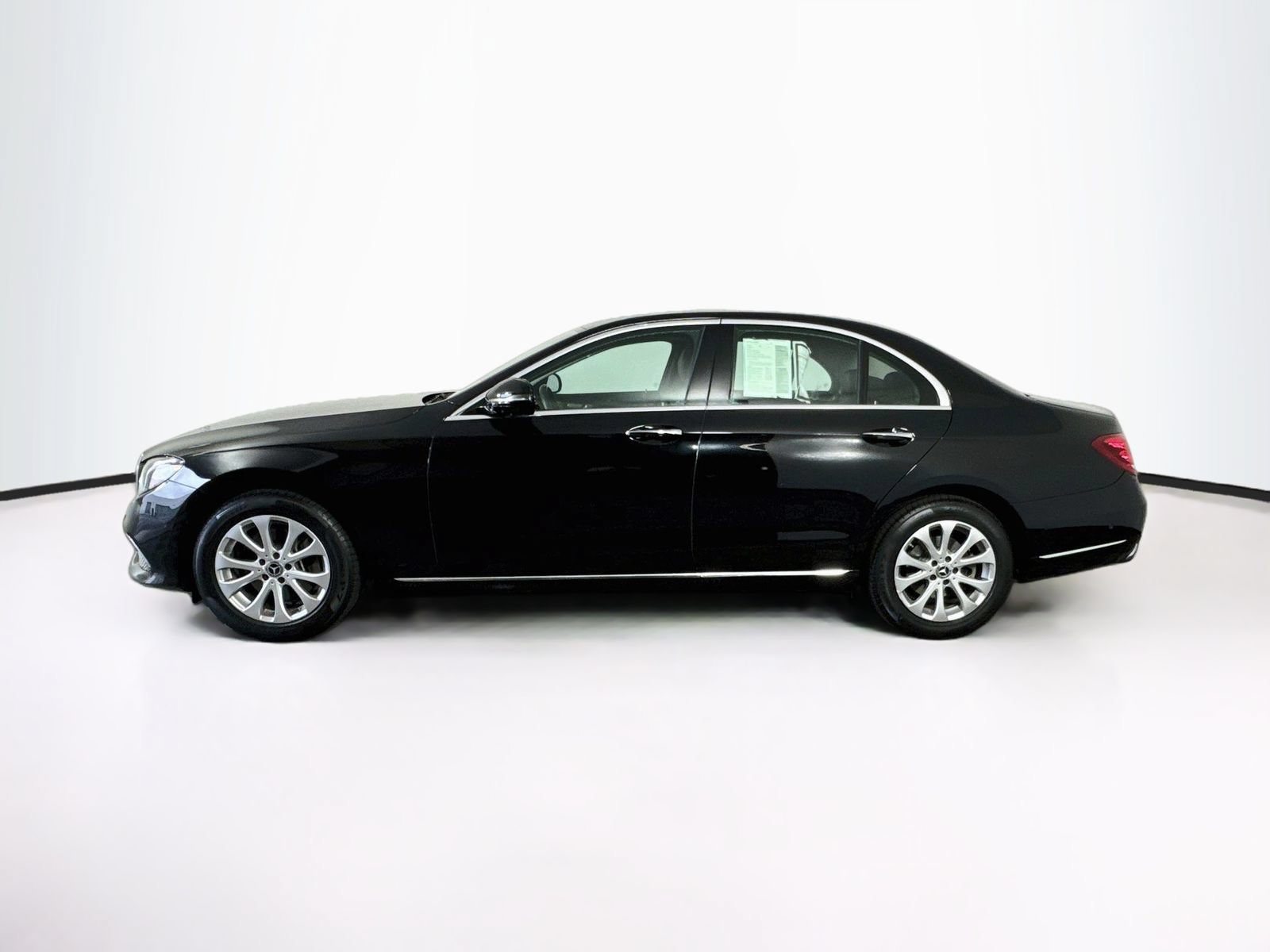 Used 2019 Mercedes-Benz E 300 4MATIC image 4