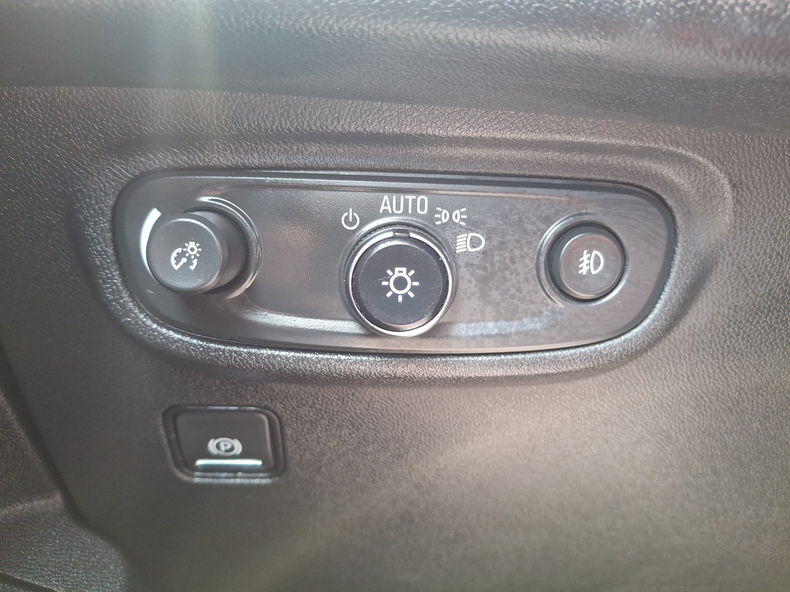 Used 2024 GMC Terrain SLT AWD/4WD image 15
