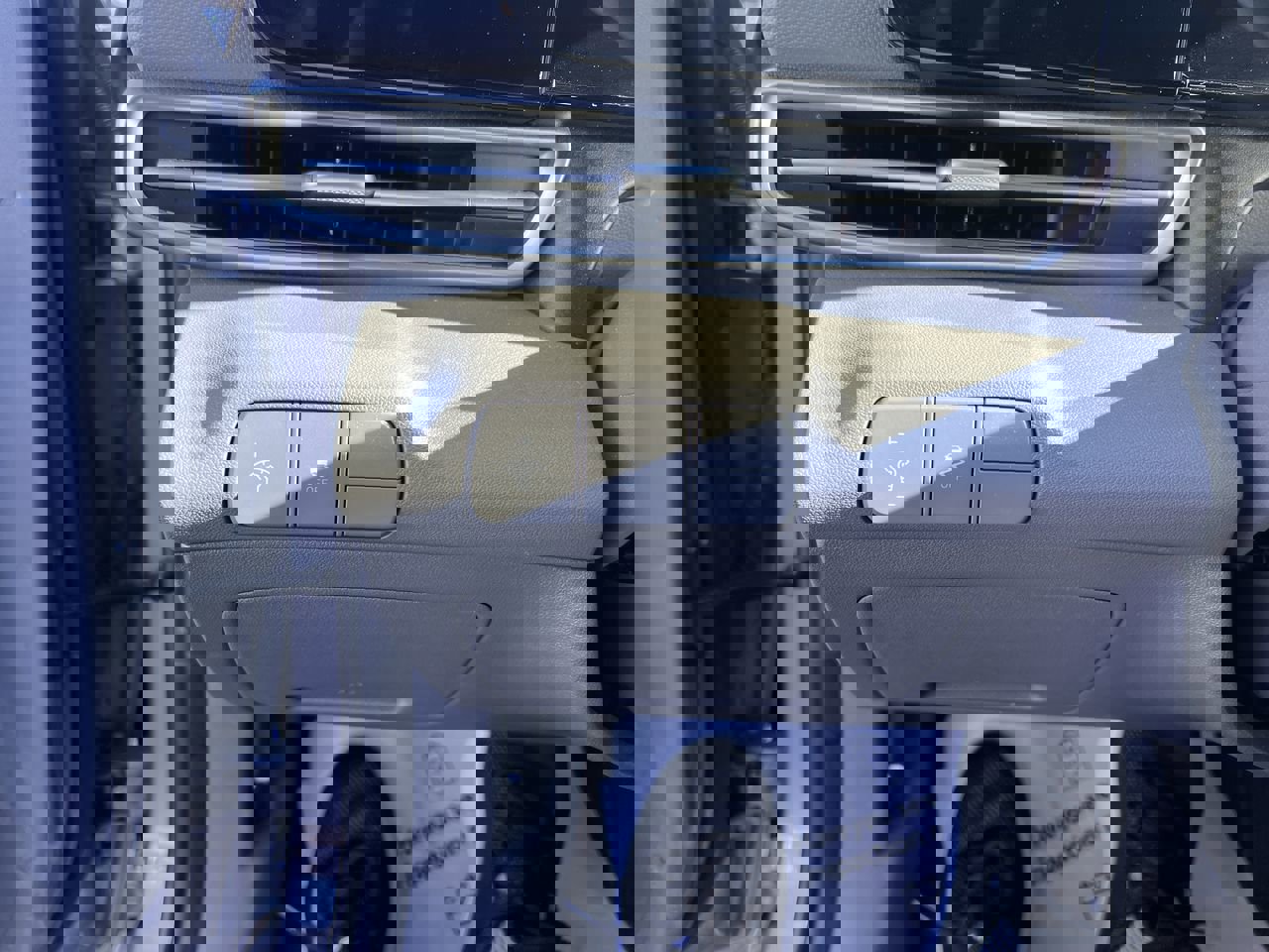 Used 2024 Hyundai Elantra SEL image 28