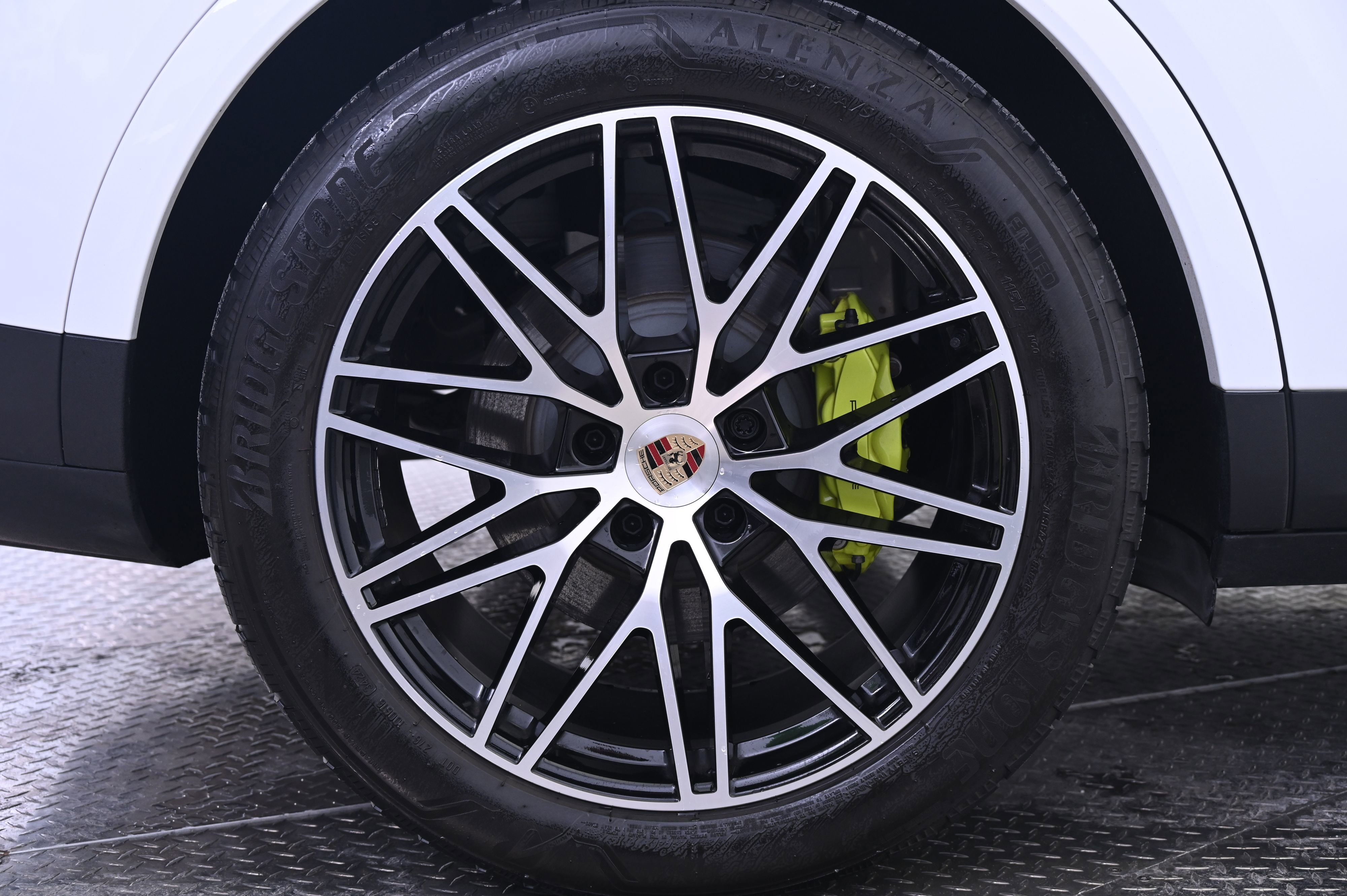 Certified 2025 Porsche Cayenne E-Hybrid image 13