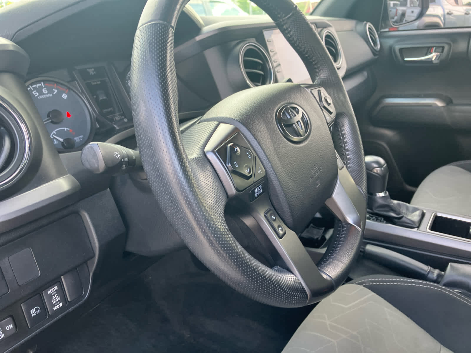 Used 2022 Toyota Tacoma TRD Off-Road AWD/4WD image 9