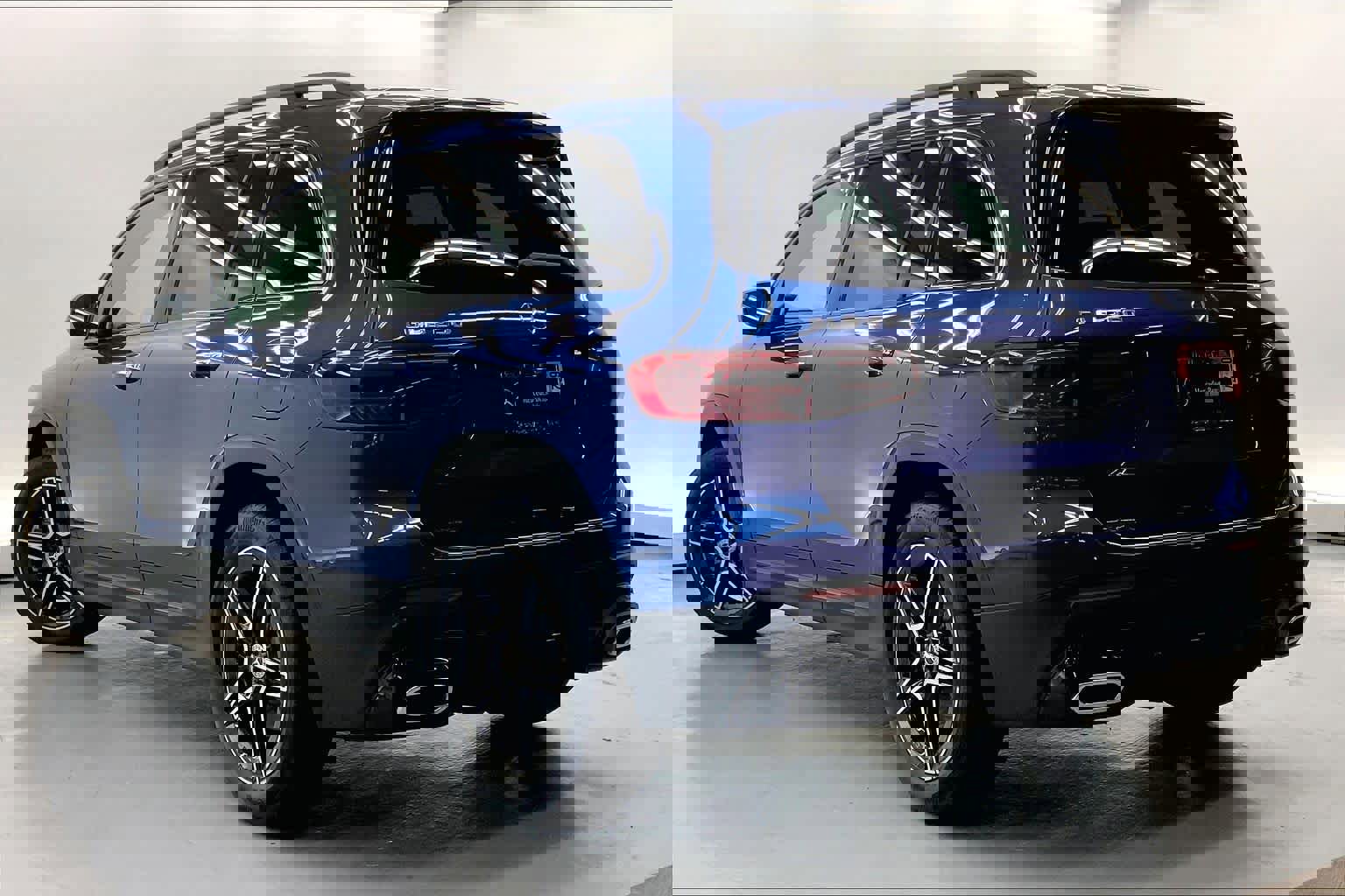 Used 2025 Mercedes-Benz GLB 250 image 2