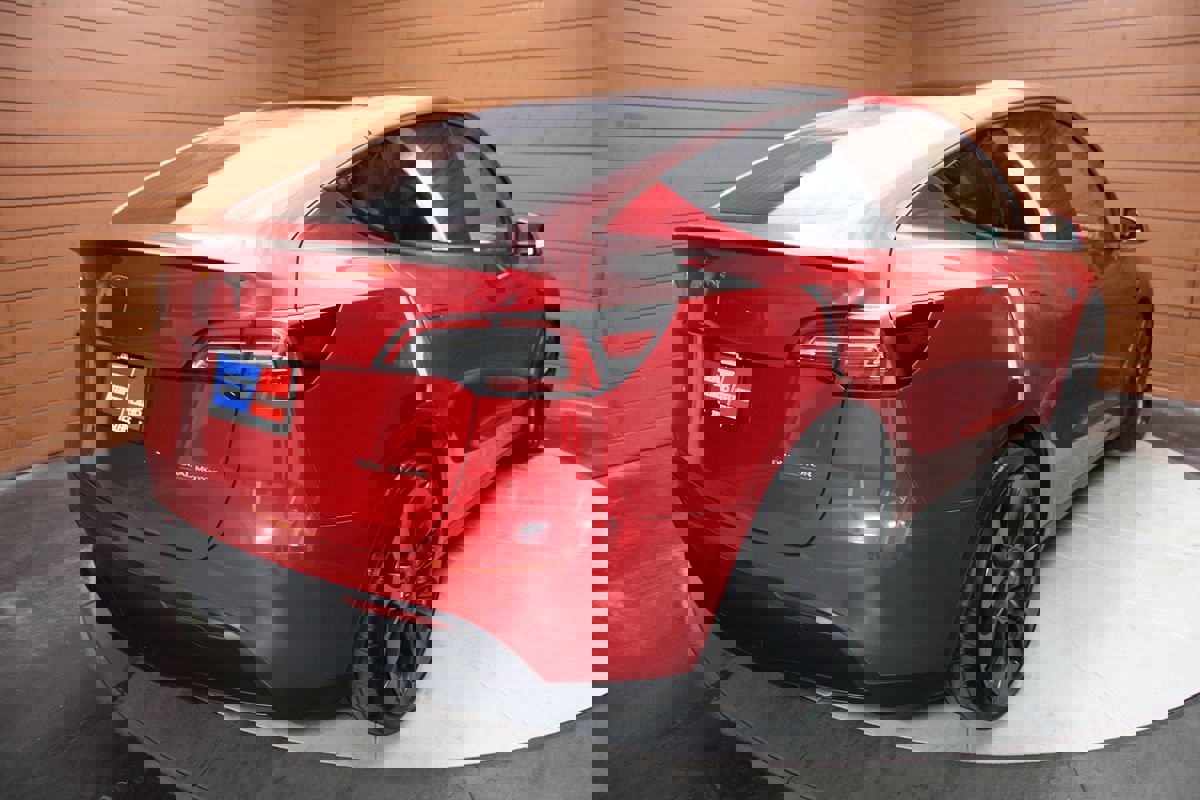 Used 2023 Tesla Model Y Performance image 8