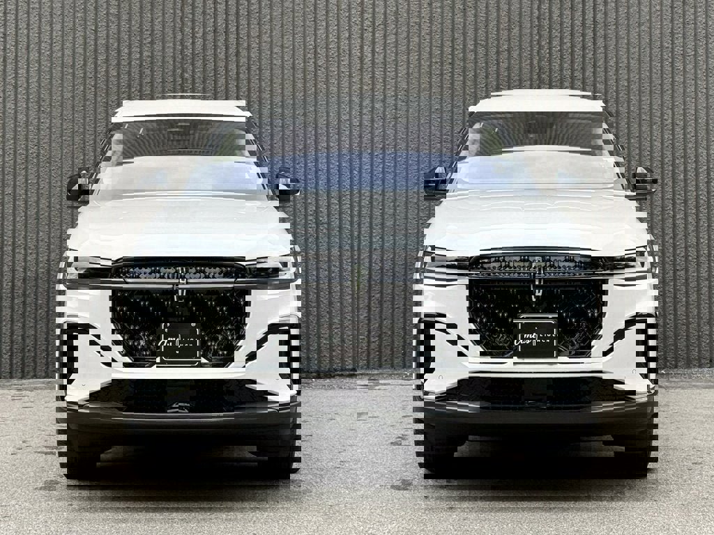 New 2025 Lincoln Nautilus Premier w/ Jet Appearance Package image 8