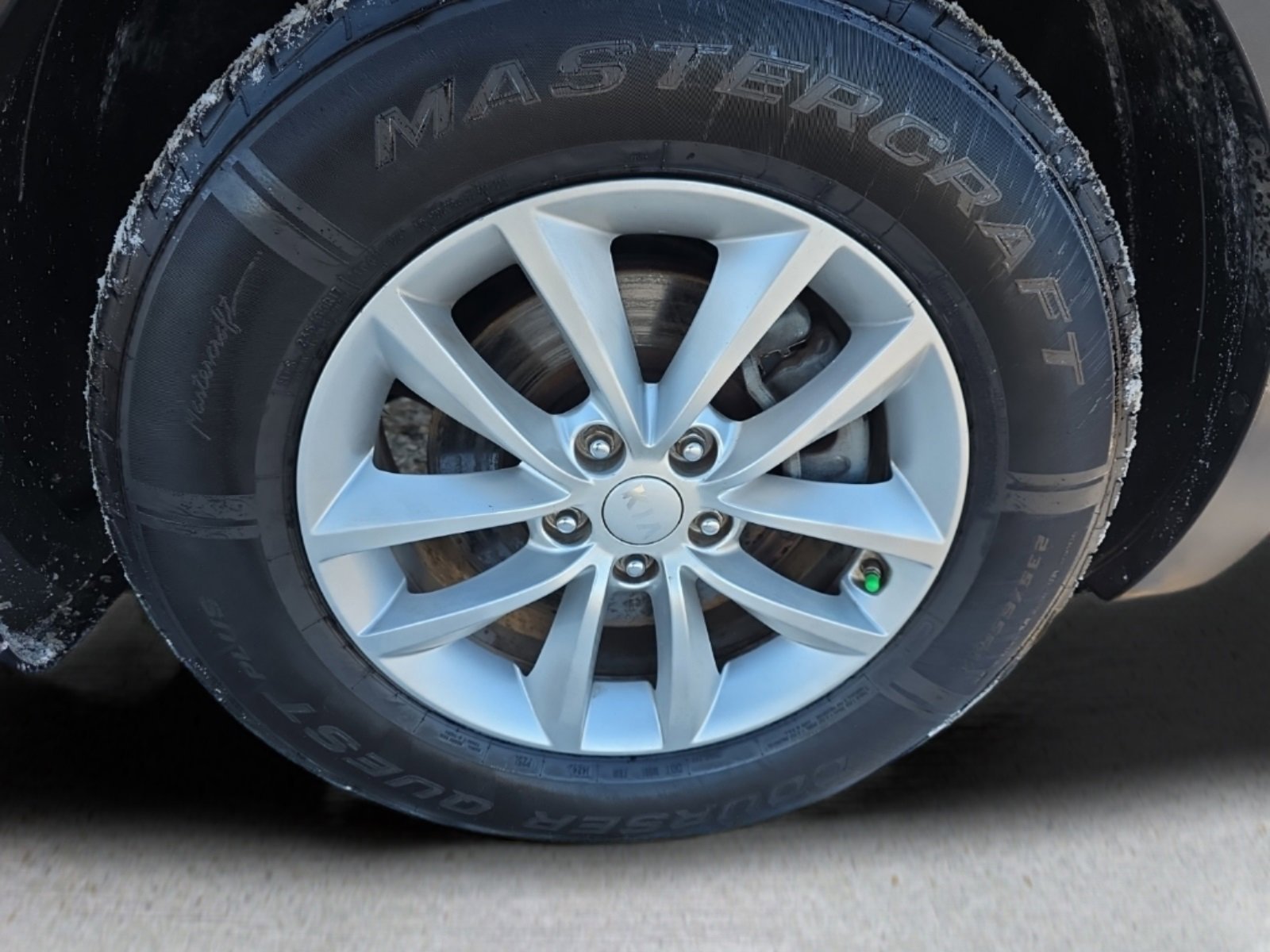 Used 2017 Kia Sorento LX w/ LX Convenience Package image 12