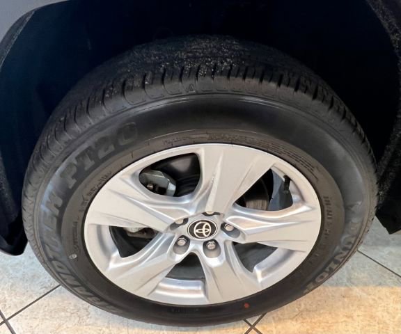 Used 2021 Toyota RAV4 XLE AWD/4WD image 25
