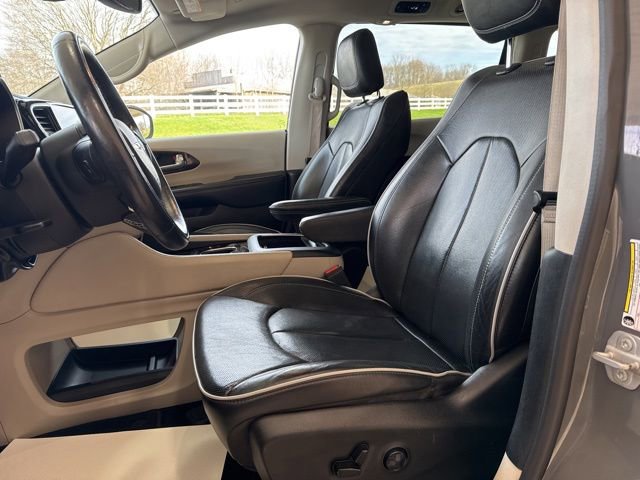 Used 2022 Chrysler Pacifica Limited image 14