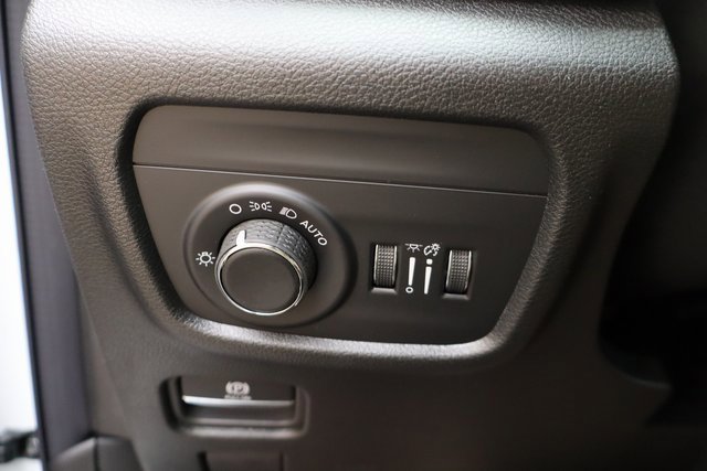 New 2025 Jeep Grand Cherokee Altitude image 12