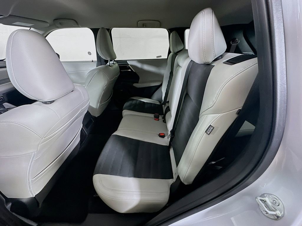 Used 2025 Mitsubishi Outlander SE FWD image 15