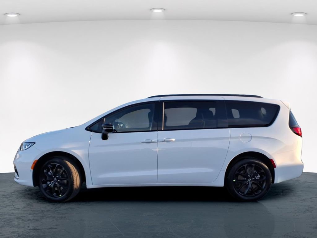 New 2026 Chrysler Pacifica Limited w/ S Appearance Package AWD/4WD image 5