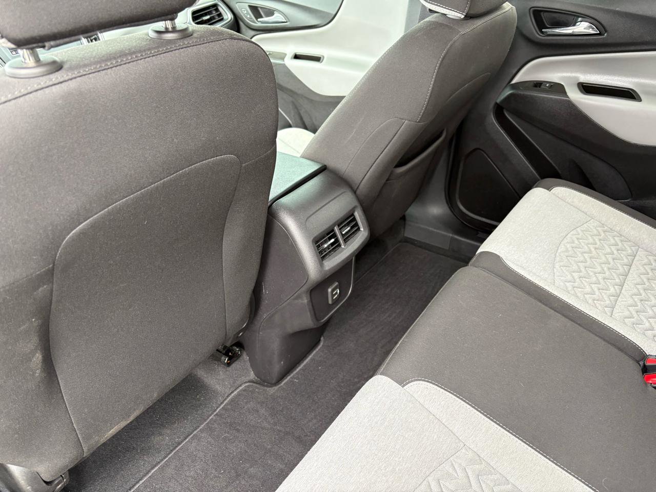 Used 2024 Chevrolet Equinox LS w/ LS Convenience Package image 32