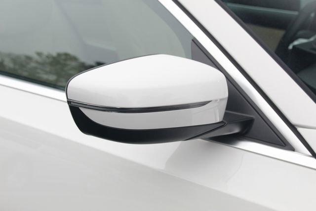 Used 2025 BMW 330i xDrive Sedan w/ M Sport Package image 11