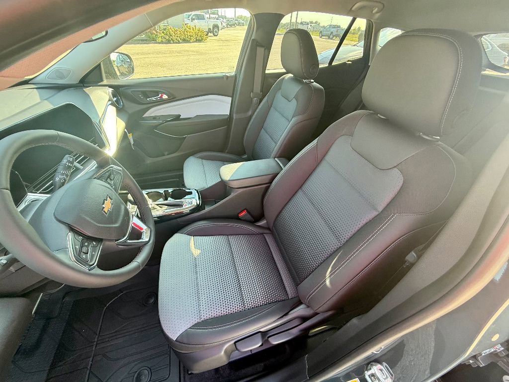 New 2025 Chevrolet Trax LT w/ Driver Confidence Package image 12