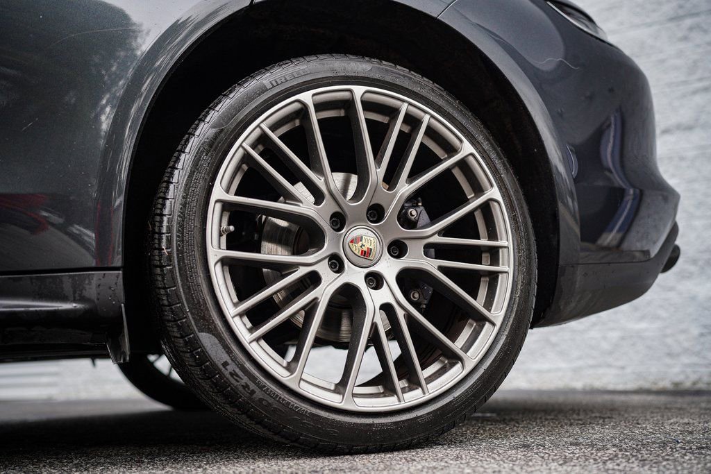 Used 2022 Porsche Panamera Platinum Edition image 18