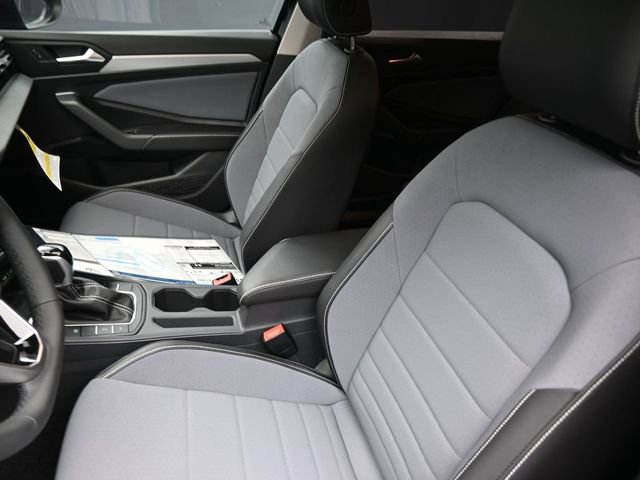 New 2026 Volkswagen Jetta SE FWD image 19