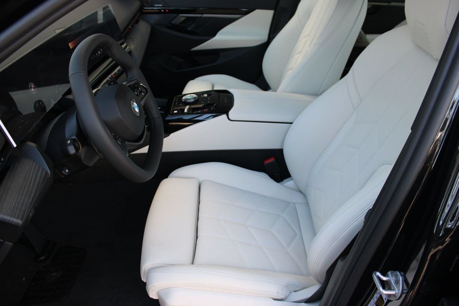 Used 2026 BMW 530i w/ Premium Package RWD image 5