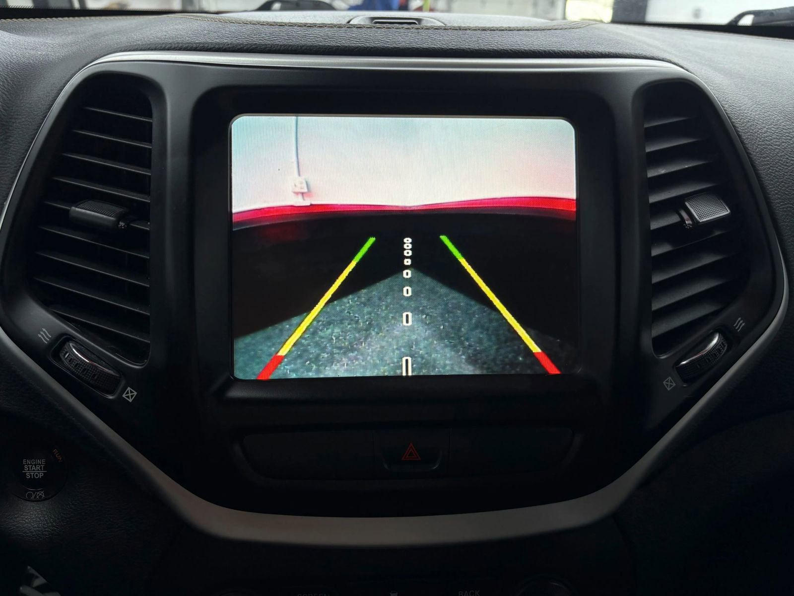 Used 2018 Jeep Cherokee Latitude Plus w/ Cold Weather Group image 14