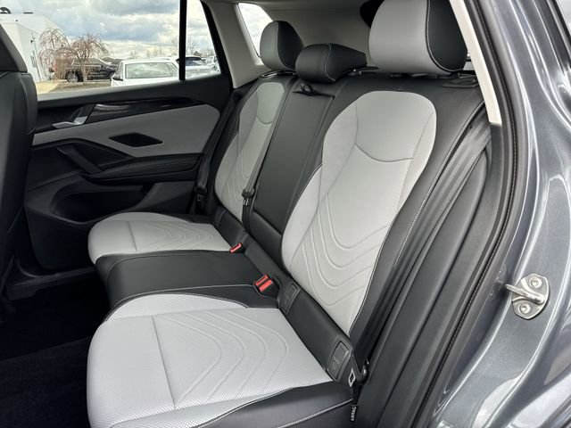 Certified 2025 Volkswagen Tiguan SE AWD/4WD image 24