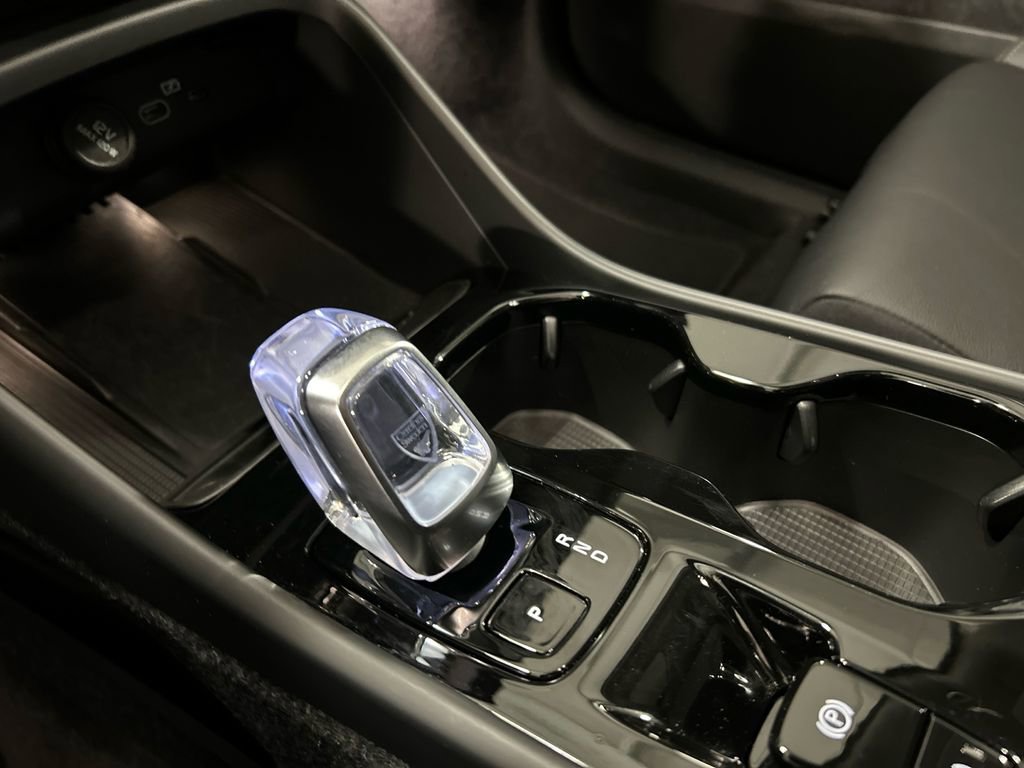 Used 2026 Volvo XC40 B5 Ultra w/ Climate Package image 19