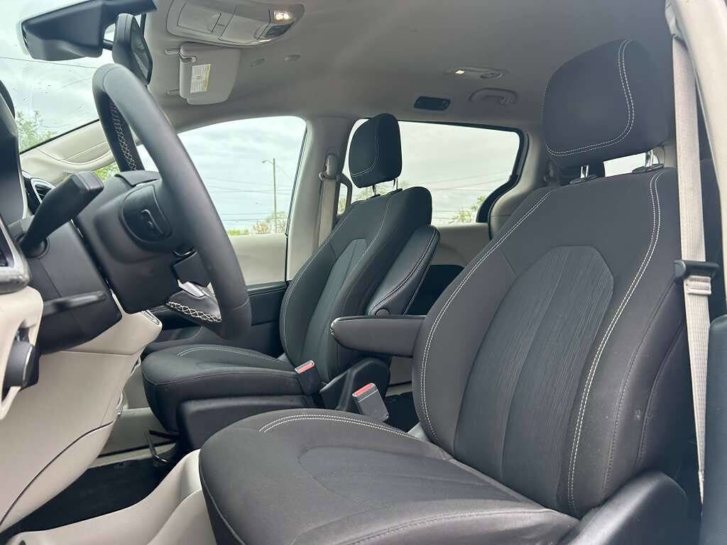 Used 2024 Chrysler Voyager LX FWD image 11