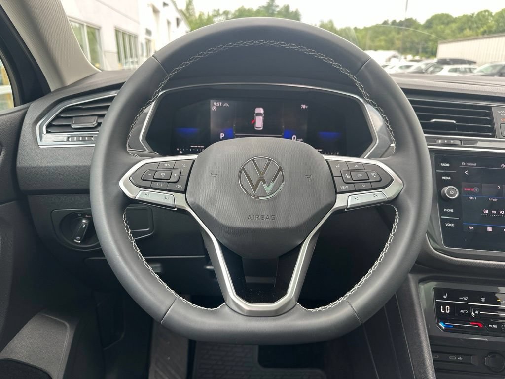 Used 2023 Volkswagen Tiguan SE w/ Panoramic Sunroof Package AWD/4WD image 21