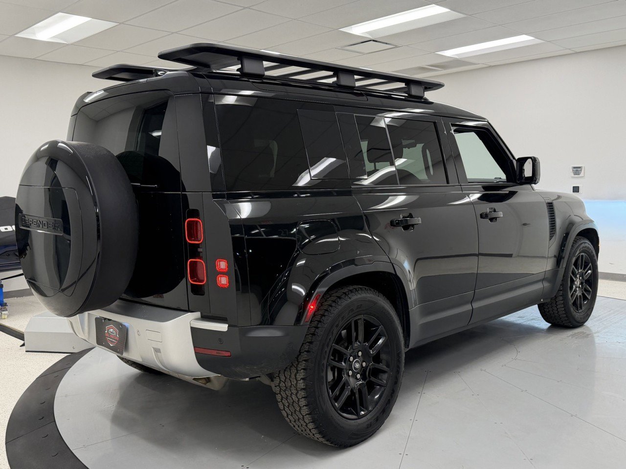 Used 2025 Land Rover Defender 110 S image 67