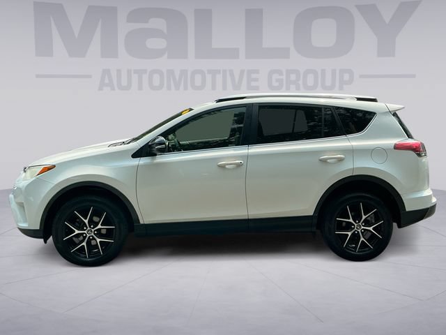 Used 2018 Toyota RAV4 SE AWD/4WD image 2