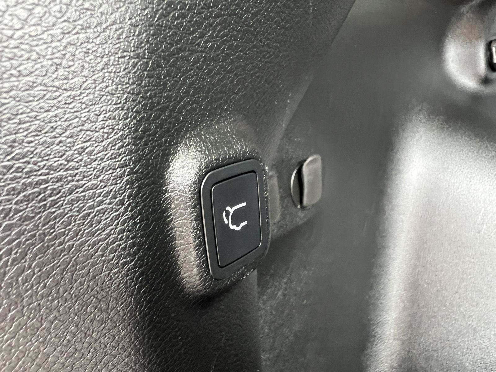 Used 2020 Jeep Cherokee Limited AWD/4WD image 14