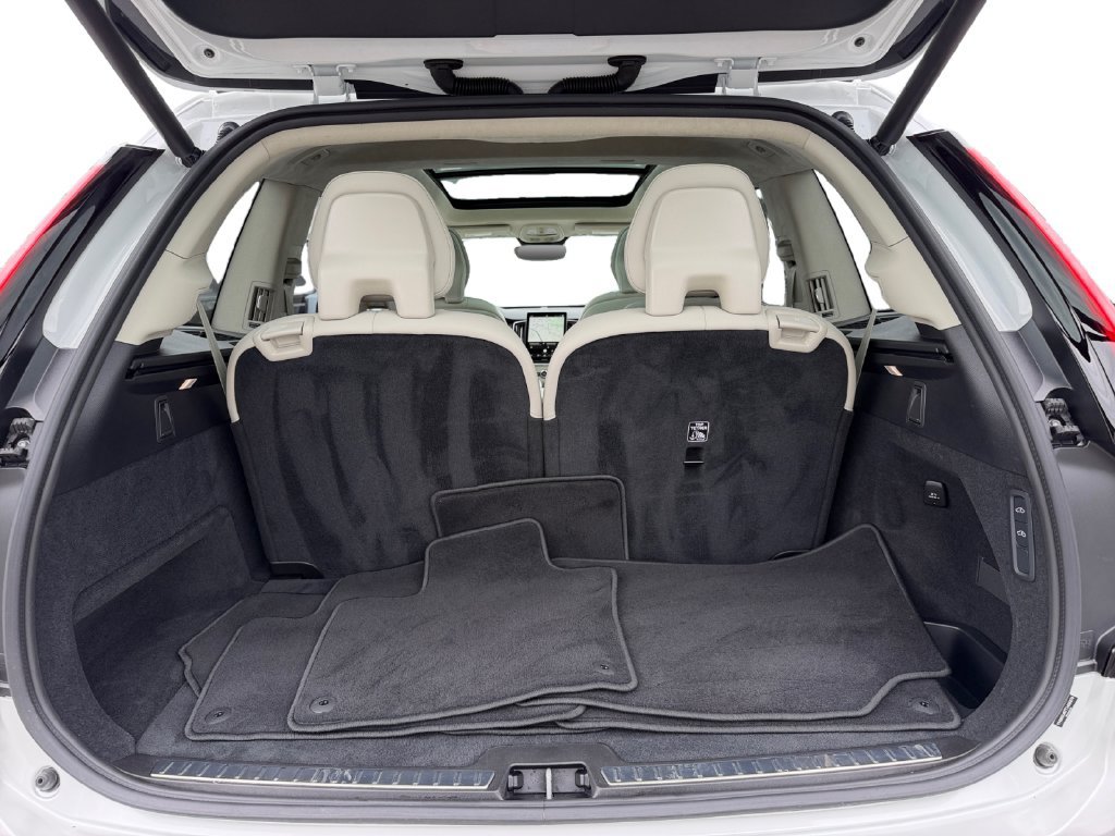 Used 2026 Volvo XC90 B6 Ultra w/ Lounge Package AWD/4WD image 11
