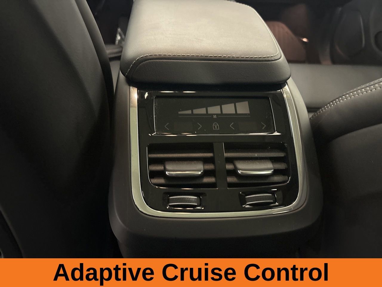 Used 2023 Volvo XC60 B5 Ultimate image 18