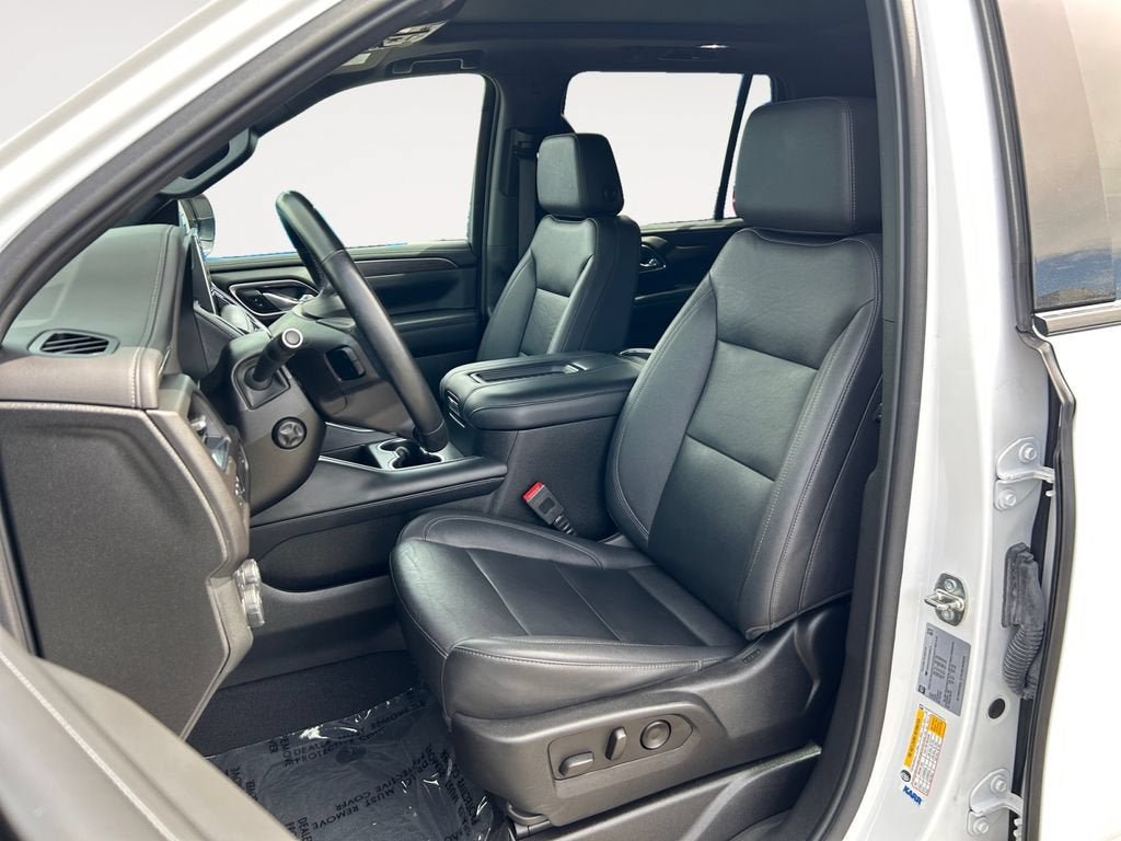 Used 2023 Chevrolet Tahoe Z71 w/ Luxury Package AWD/4WD image 6