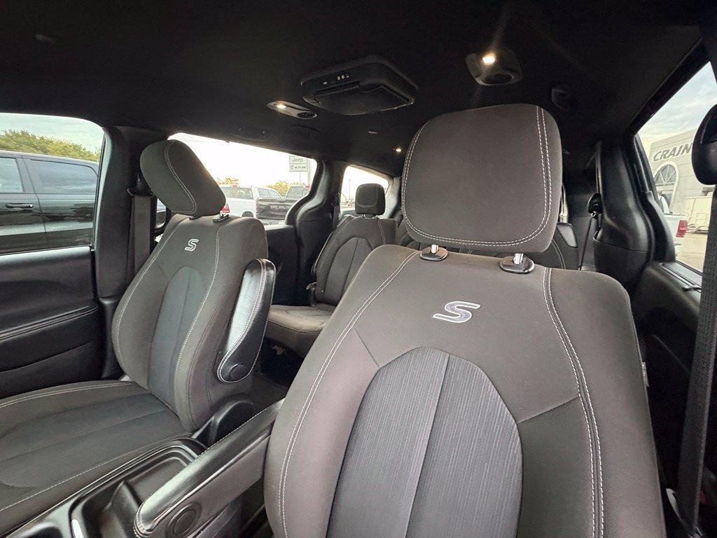 Used 2020 Chrysler Pacifica Touring w/ Advanced Safetytec Group FWD image 13