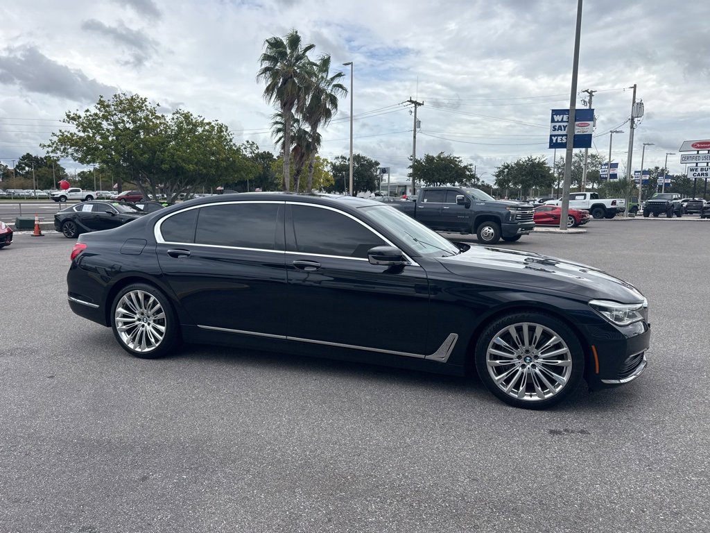 Used 2018 BMW 750i image 2