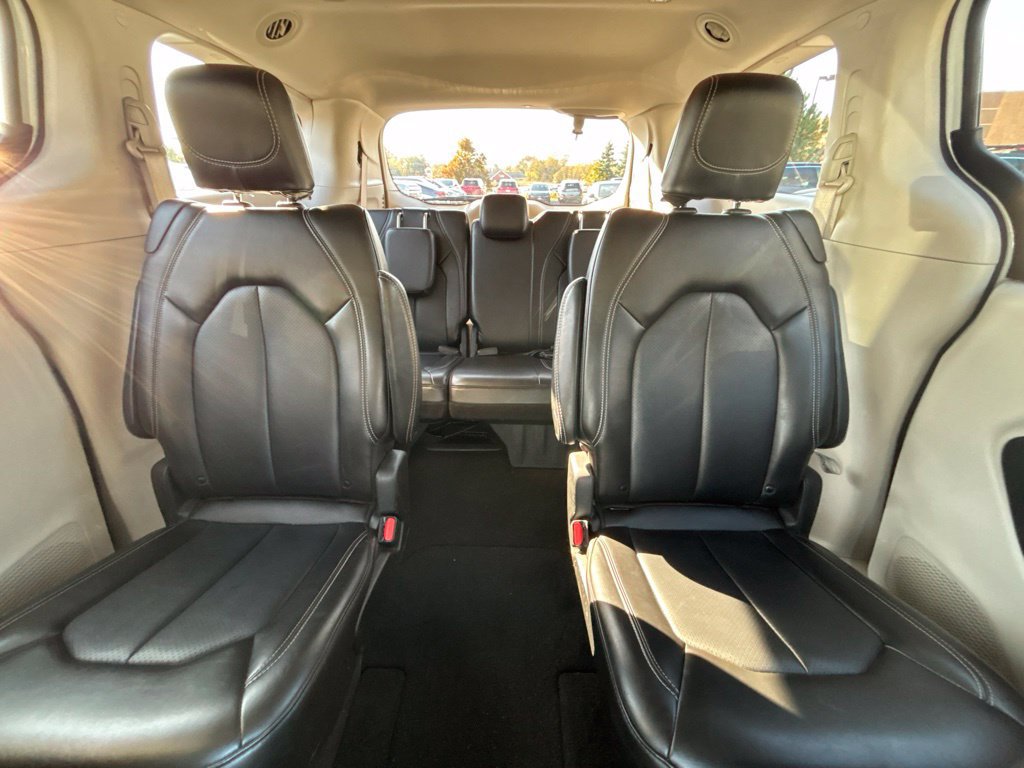 Used 2024 Chrysler Pacifica Touring-L FWD image 33