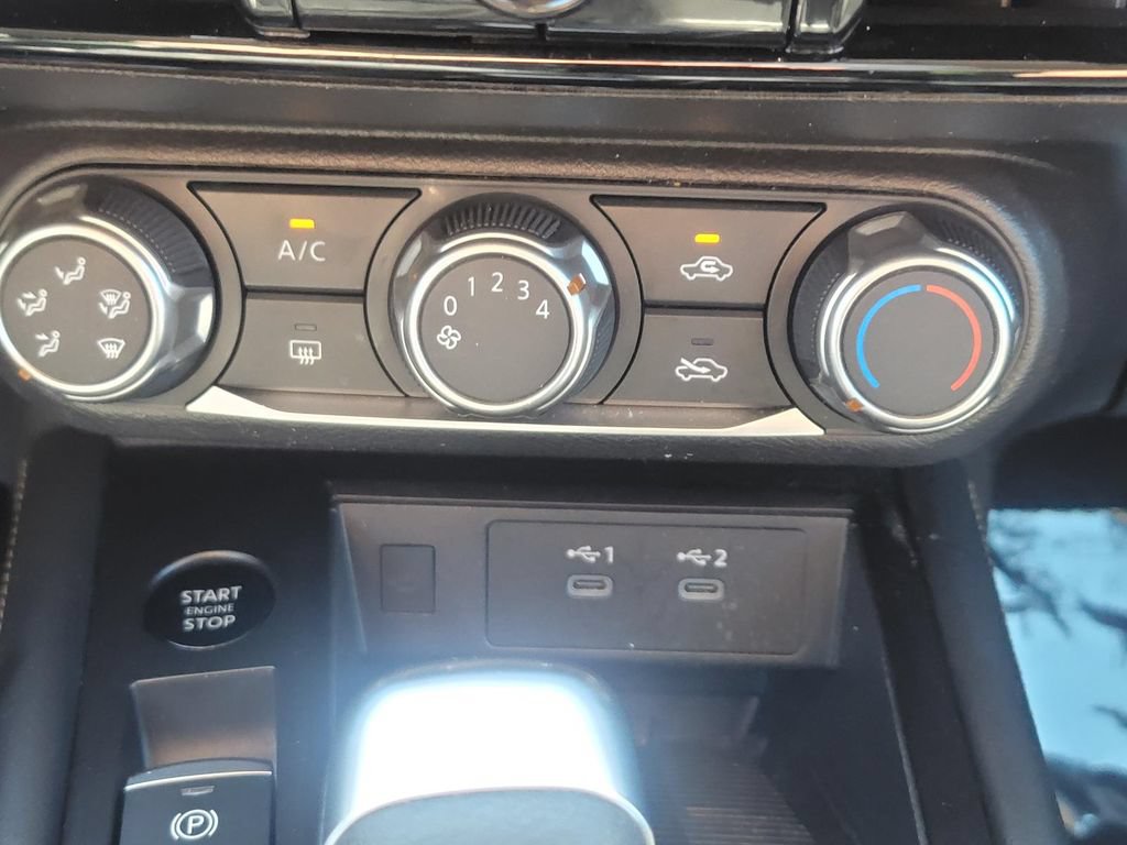 Used 2025 Nissan Kicks SV AWD/4WD image 25