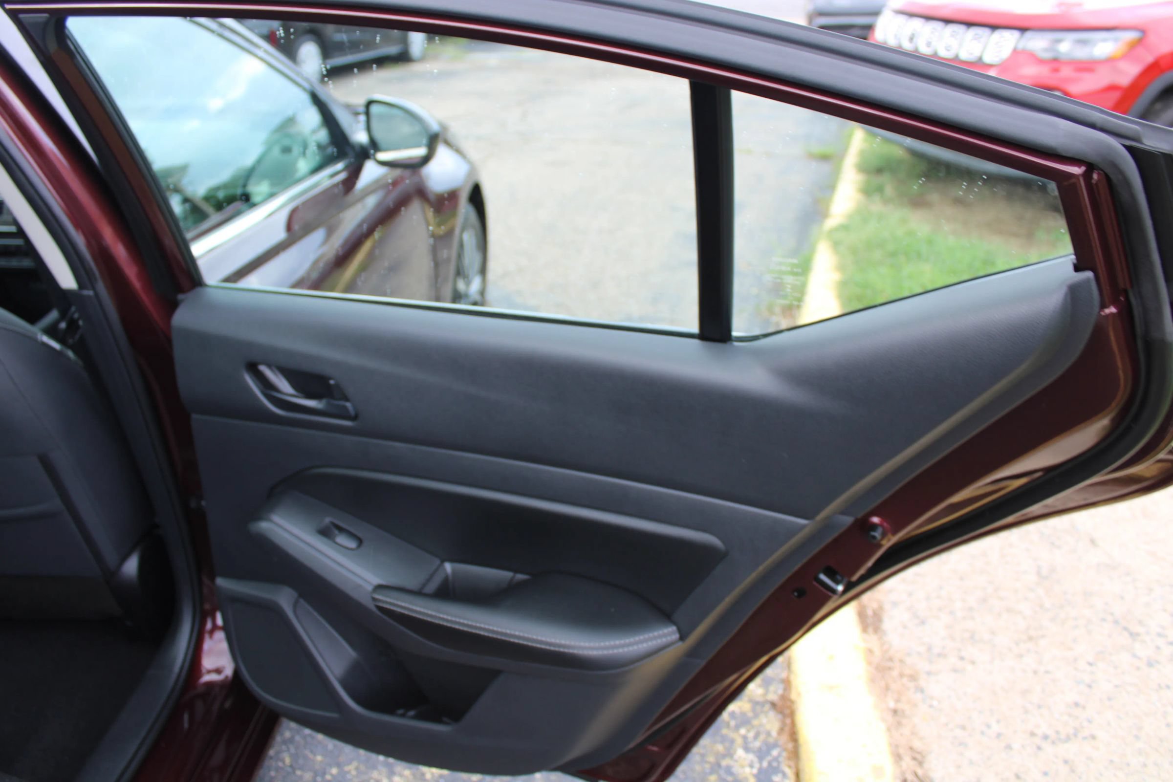 Used 2024 Nissan Altima 2.5 SV FWD image 21