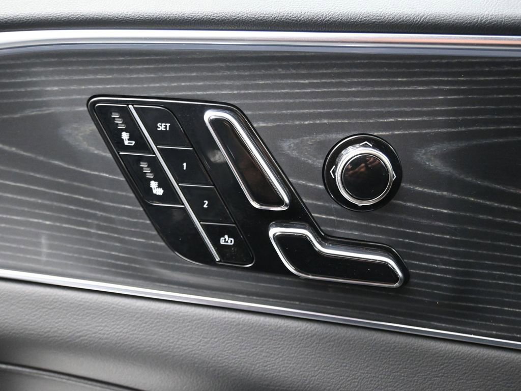 Used 2025 Cadillac Lyriq Luxury image 28