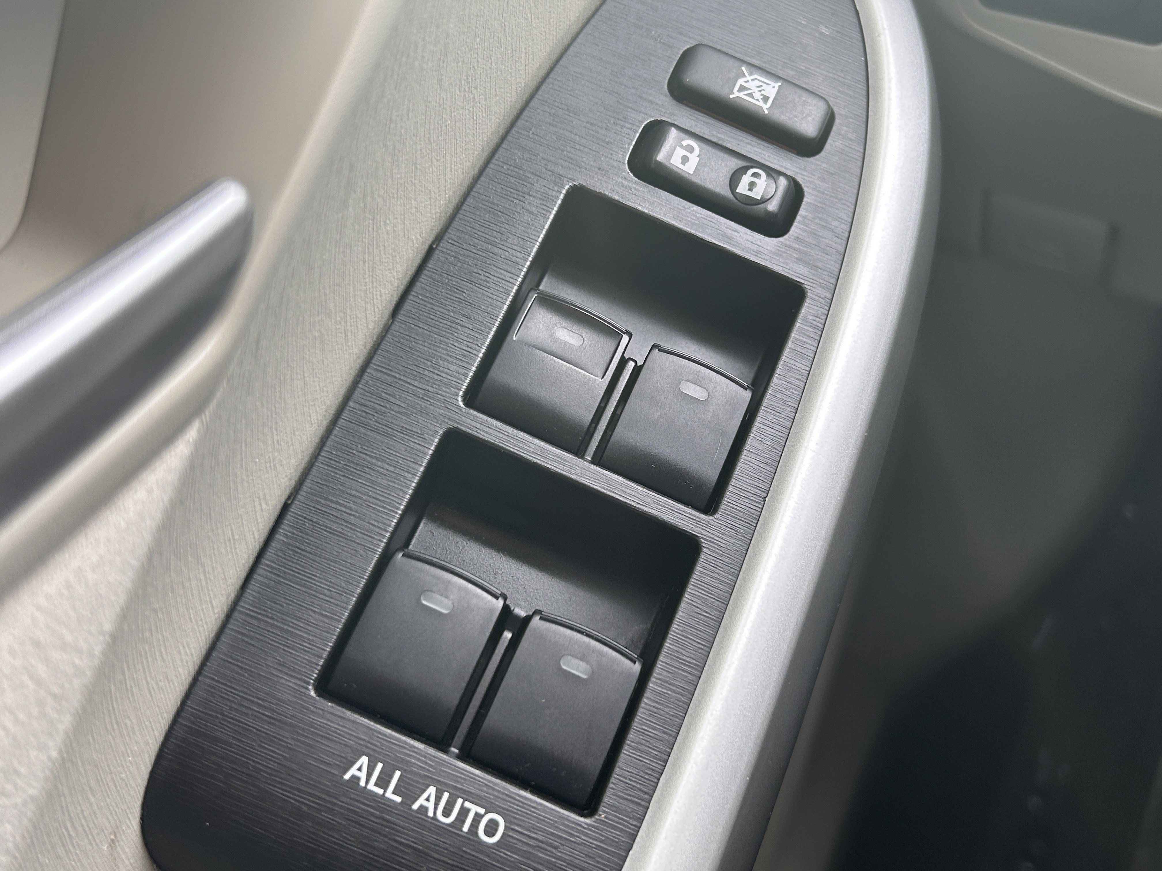 Used 2015 Toyota Prius Four image 16