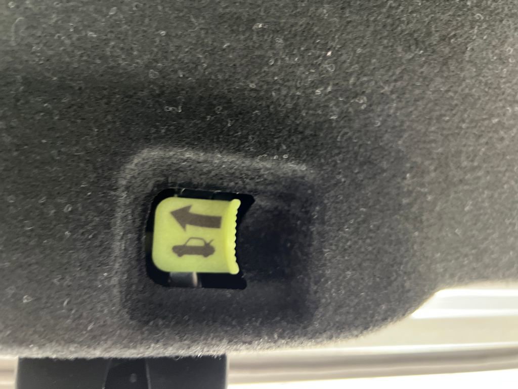 Used 2025 Hyundai Elantra SEL image 32