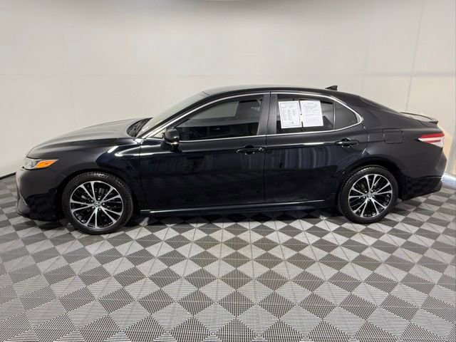 Used 2020 Toyota Camry SE w/ Convenience Package FWD image 3