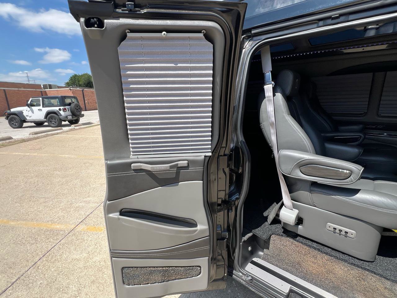 Used 2016 Chevrolet Express 2500 RWD image 69