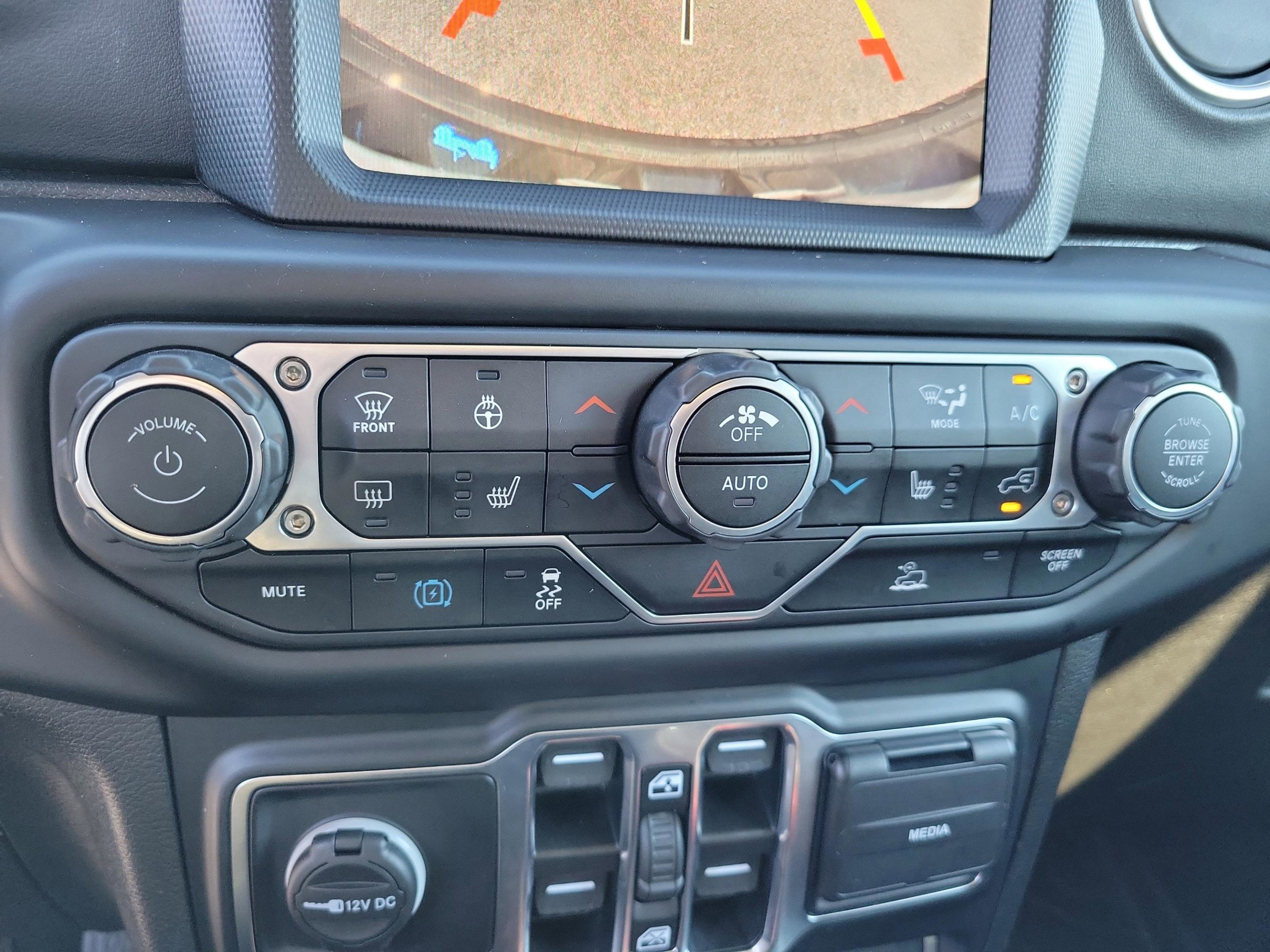 Used 2023 Jeep Wrangler Unlimited Sahara w/ Cold Weather Group image 28