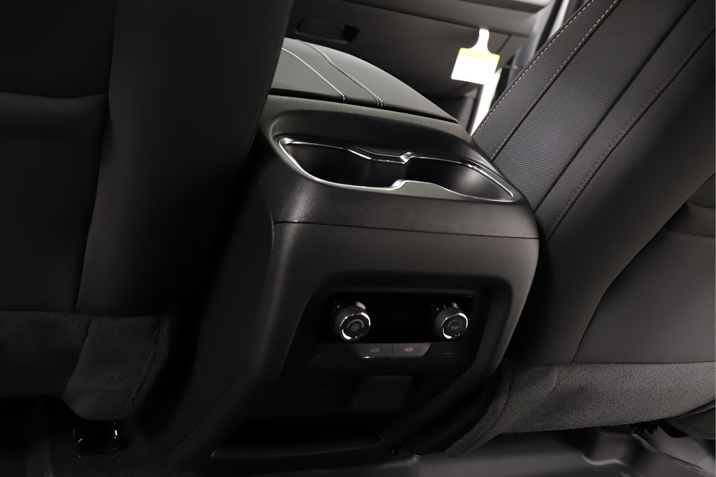 New 2027 Chevrolet Traverse LT w/ Sun and Wheel Package FWD image 26