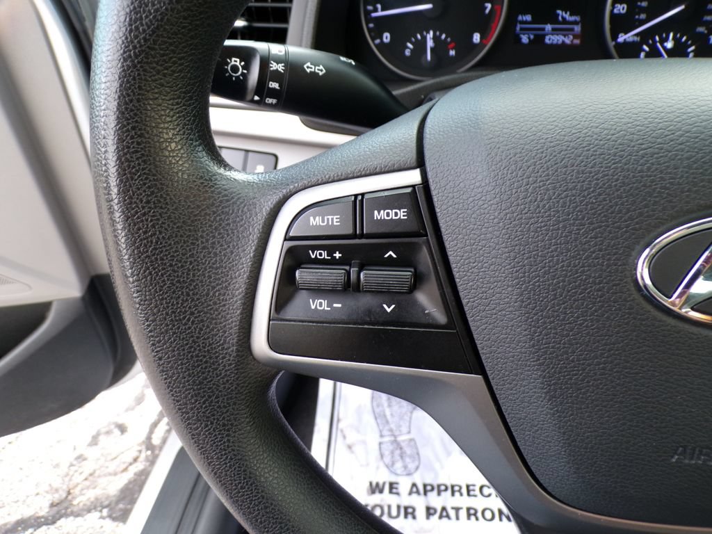 Used 2017 Hyundai Elantra SE FWD image 27
