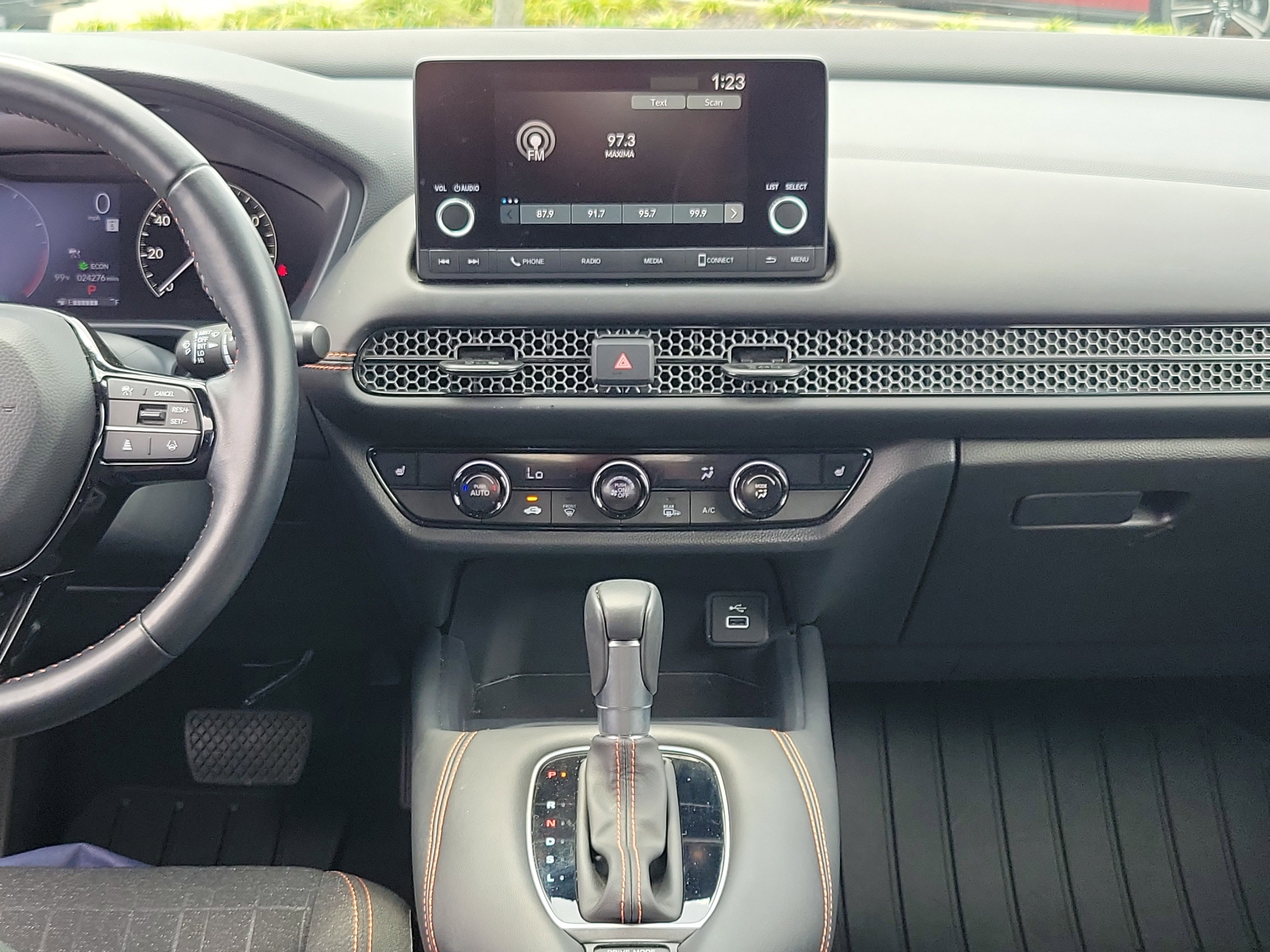 Used 2025 Honda HR-V Sport image 19