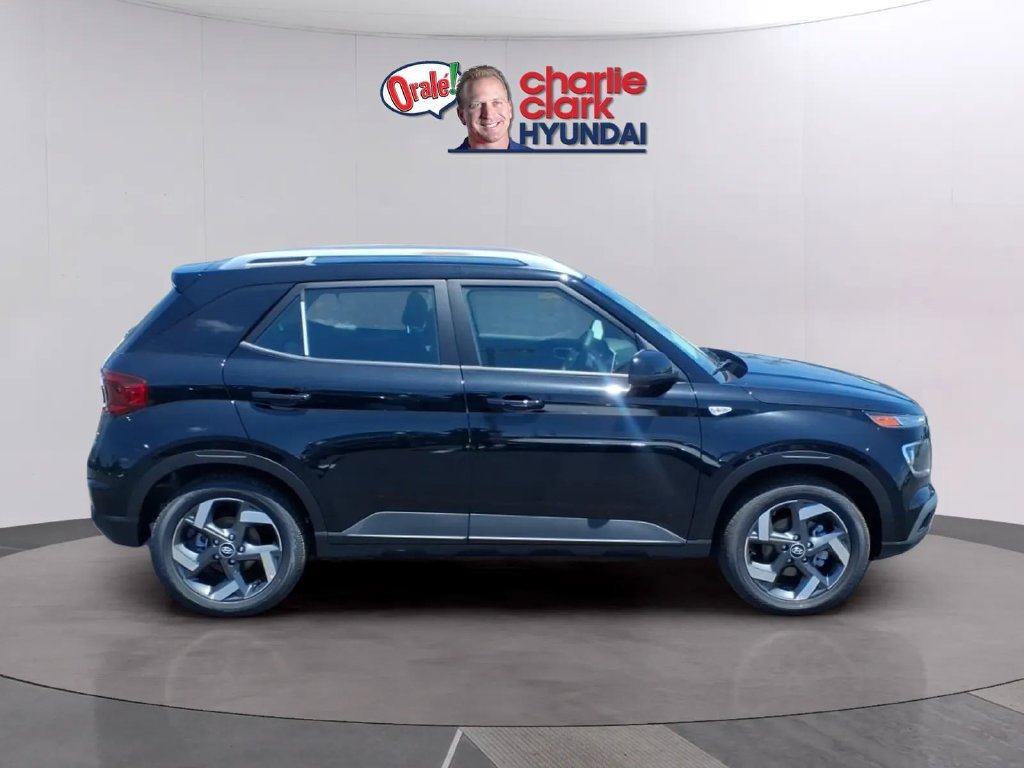 New 2026 Hyundai Venue SEL FWD image 6