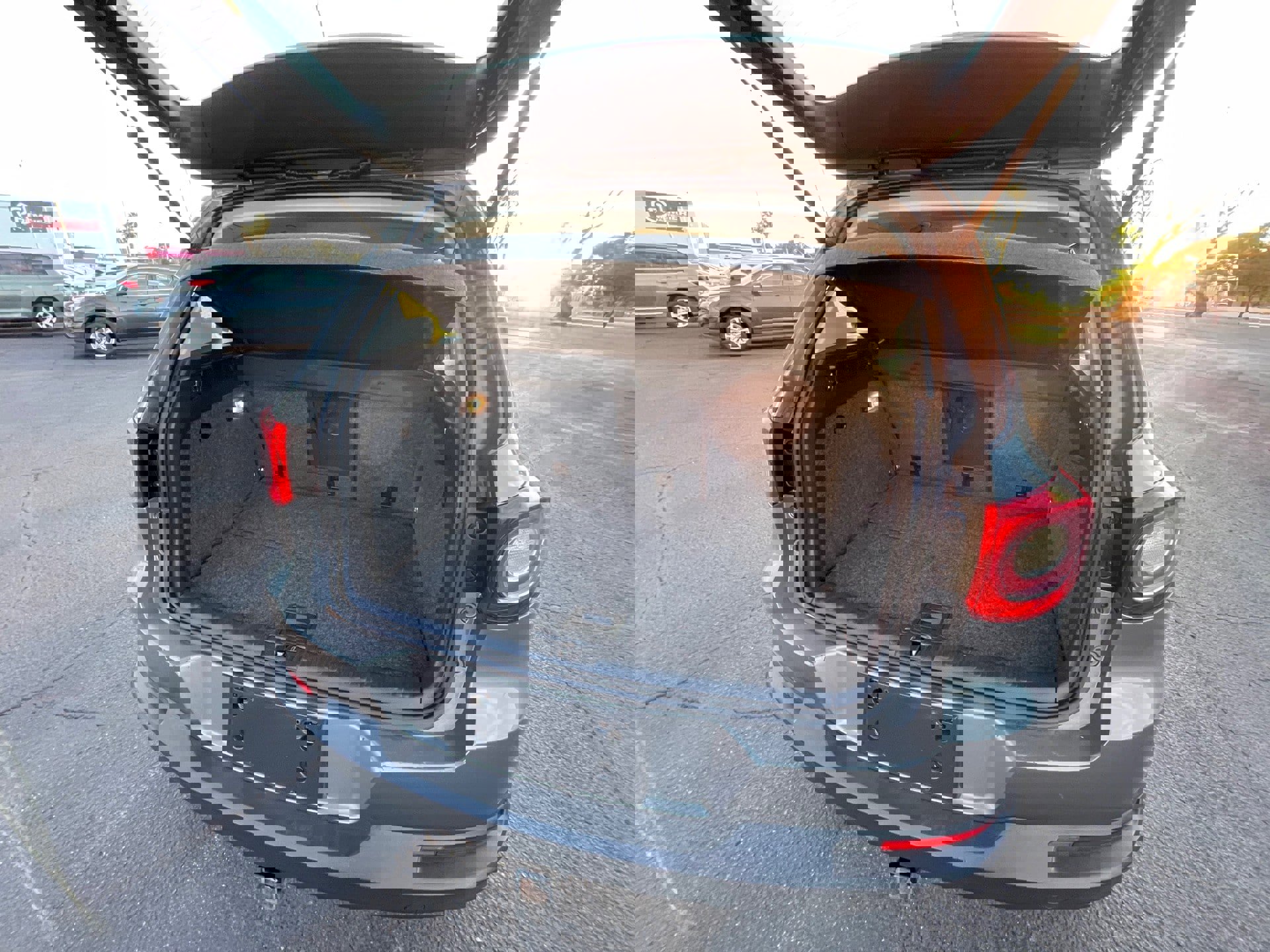 Used 2011 Volkswagen Tiguan SE image 19