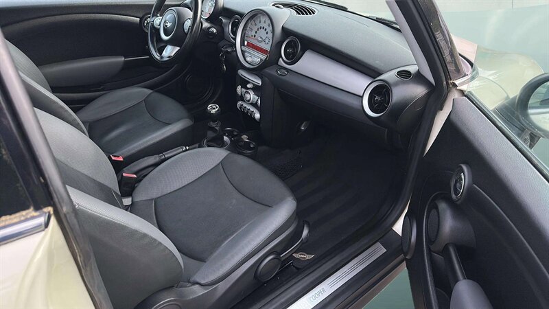 Used 2010 MINI Cooper Hardtop FWD image 19
