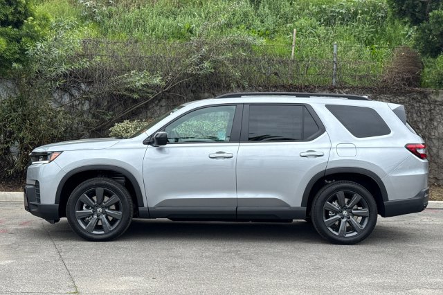 New 2026 Honda Pilot Sport image 7